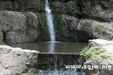 梦见山泉水